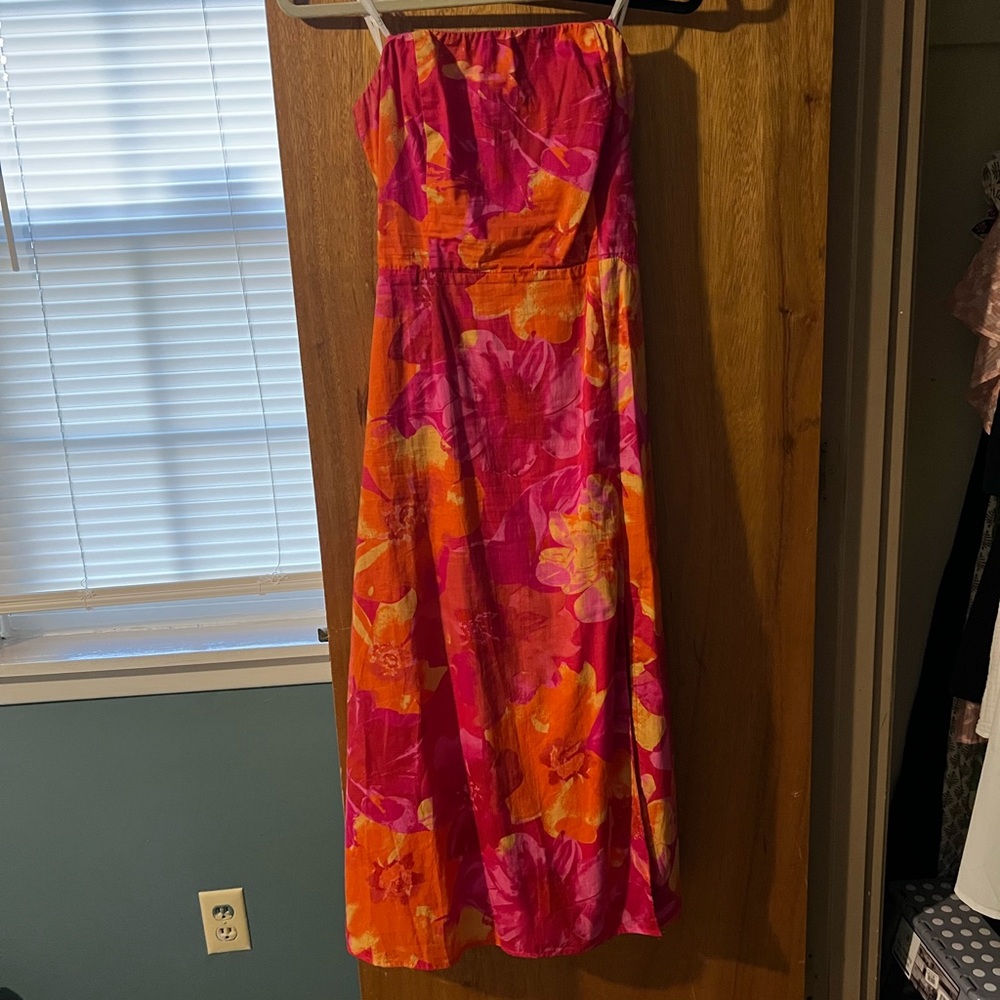 Lulu's Bold Tendencies Fuchsia Floral
Strapless Cutout Midi Dress